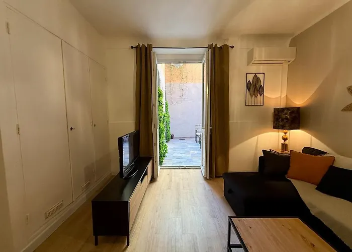 Apartment Theodora *